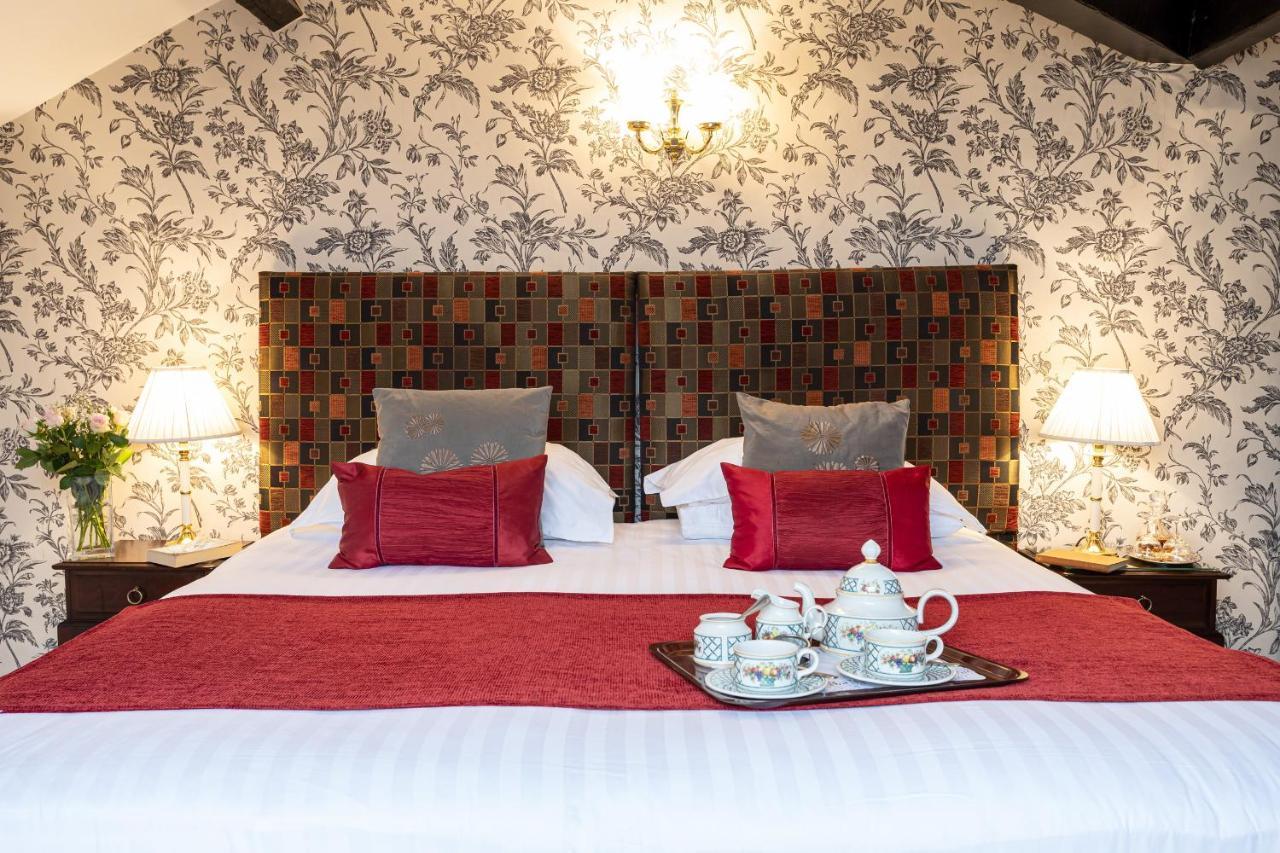 Ees Wyke Country house