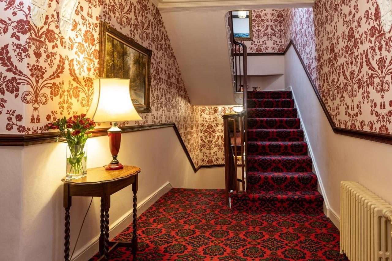 Ees Wyke Country house *